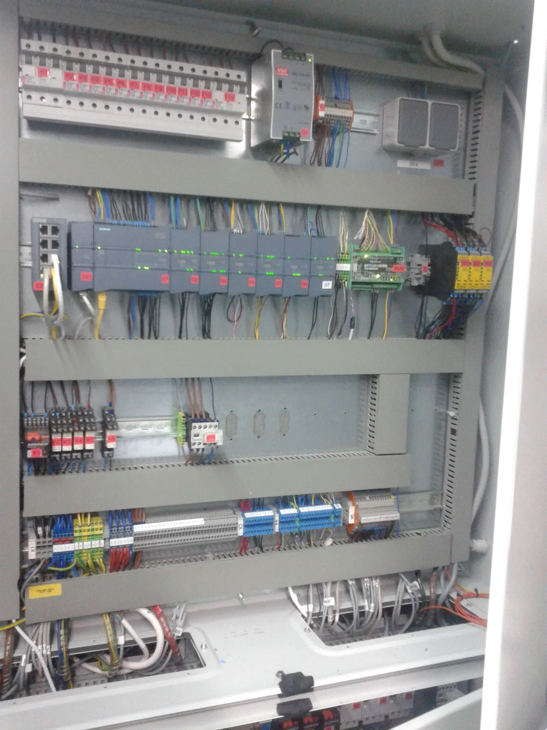 Elektroormar stroja LAKI za pasiviranje elektroničkih komponenti
